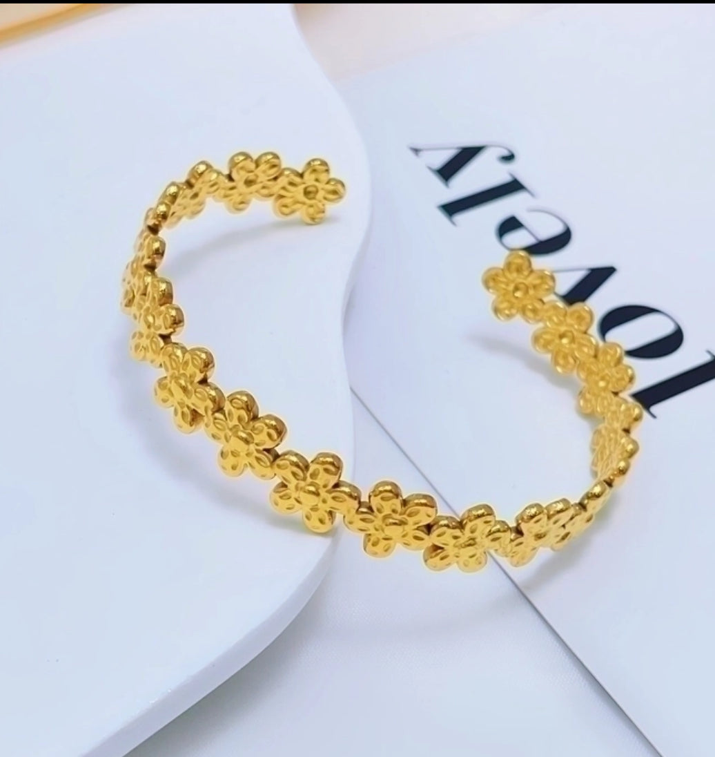 Isabella Bangle