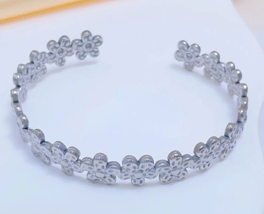 Isabella Bangle